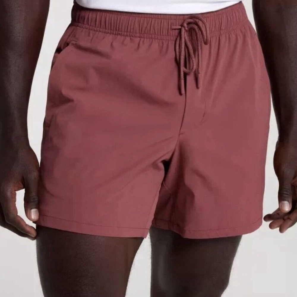NWT VRST Men’s 5” Everyday Shorts in Desert Rust in size M